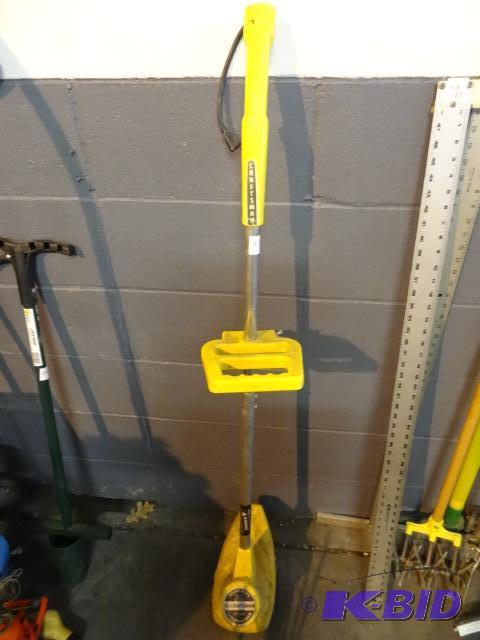 lot 47 image: Sears Craftsman heavt duty weed wacker. Model...