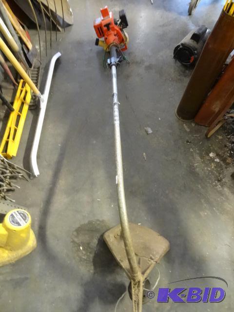 lot 48 image: Homelite weed whip. Cuts 17". ST-185...