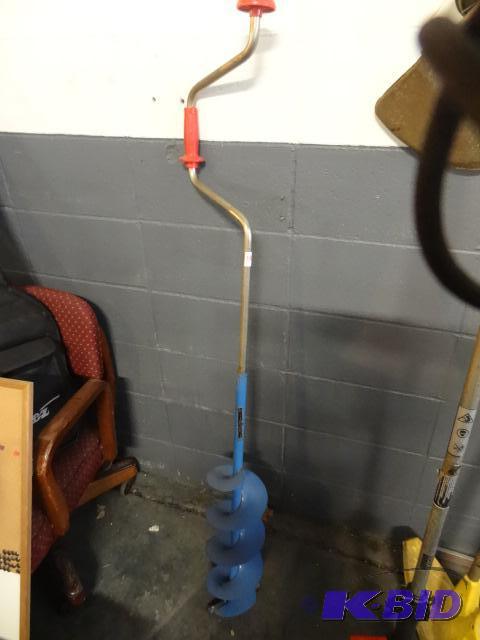lot 50 image: Hand ice auger...