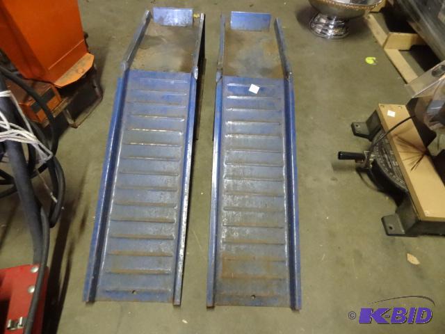 lot 7 image: 2 piece heavy duty car ramp set...