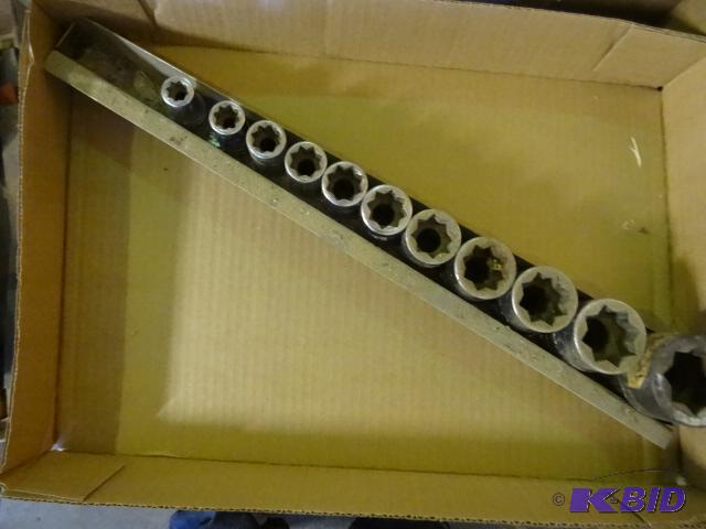lot 71 image: Snap On 8 point 12 drive socket set...
