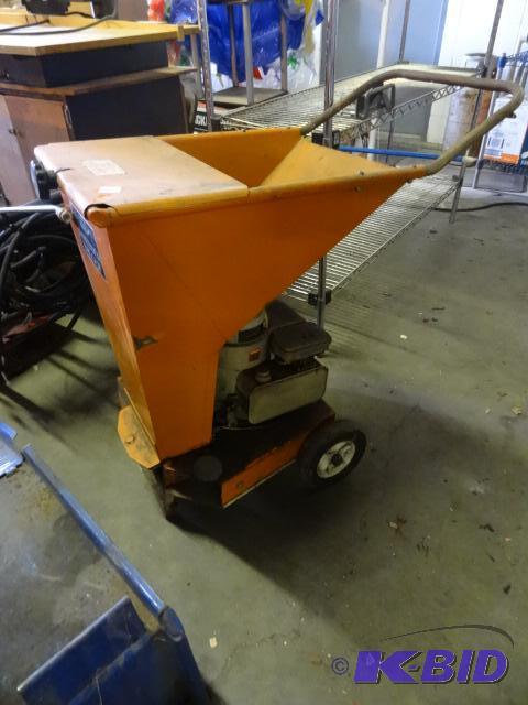 lot 8 image: Montgomery Ward shedder bagger. Model 89-2133...