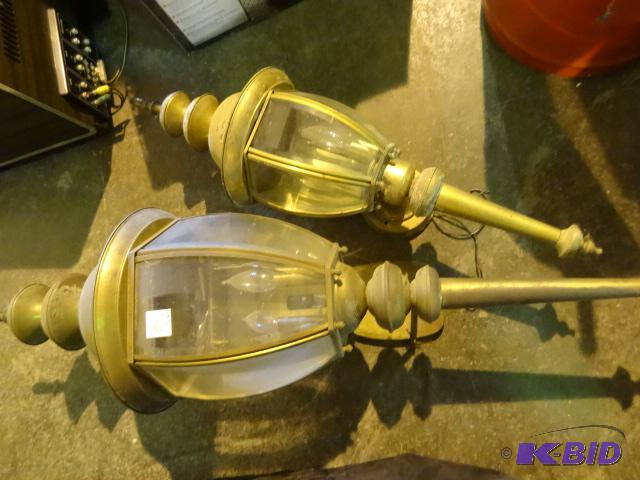 lot 85 image: Qty 4 outside lights. 2 sizes. 39" and 2...