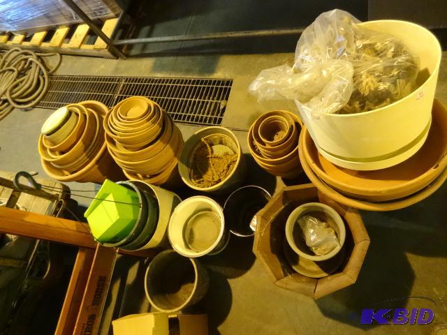 lot 95 image: Misc planting pots and some rope hangers...
