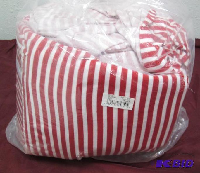 Queen bed sheet set color is red and white st...