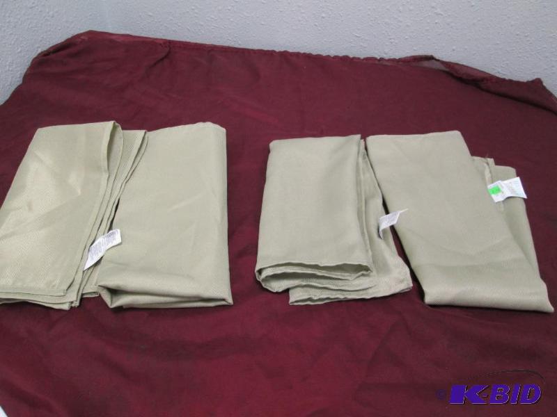 Qty 4 Martha Stewart cloth napkins...
