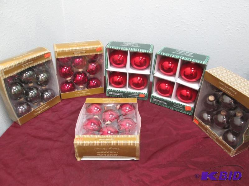 8 red glass ornaments (3.34in), 8 green glass...