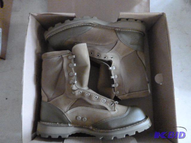 New Waterproof Boots Size 10R...