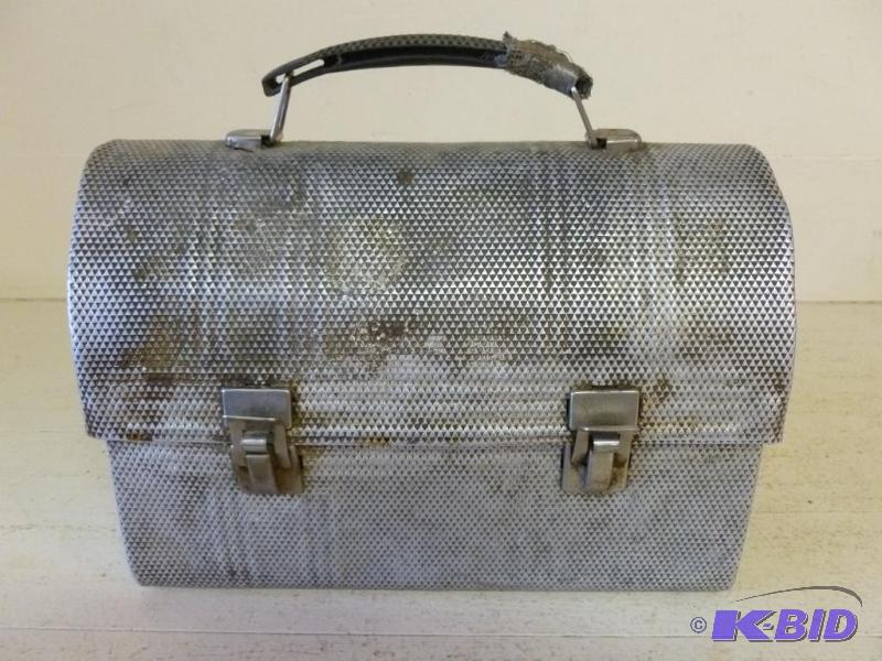 lot 112 image: Vintage metal snap lid lunchbox....