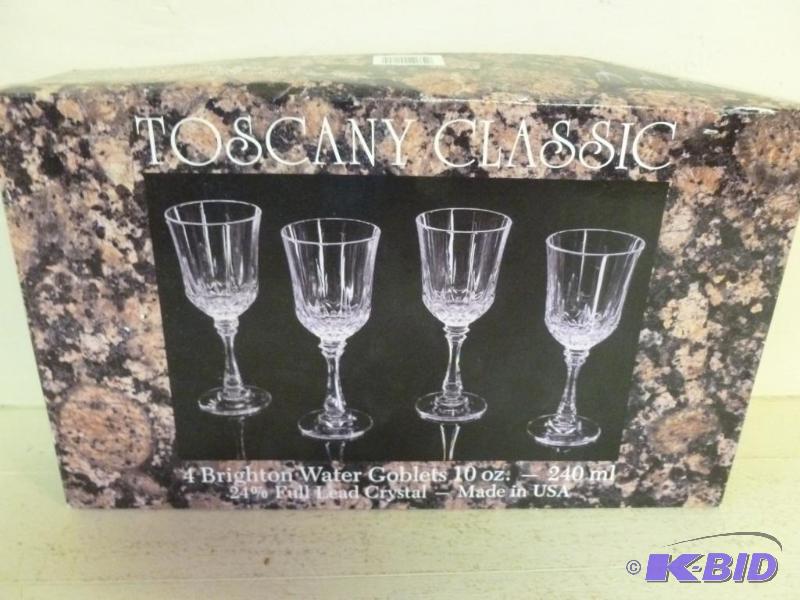 lot 138 image: Beautiful Toscany&nbspClassic four piece 24%...