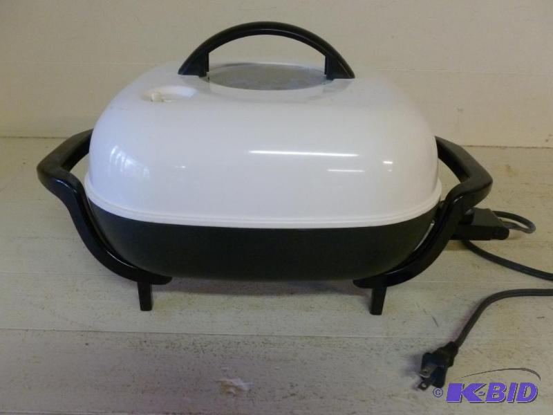 lot 140 image: Rival electric skillet, good clean usable con...