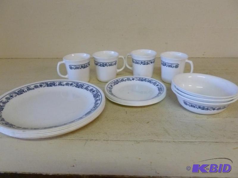 lot 143 image: Corning - Corelle 15 piece dish set, good usa...