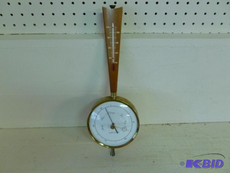 lot 150 image: Large Vintage Airguide&nbspInstrument Co. Ch...