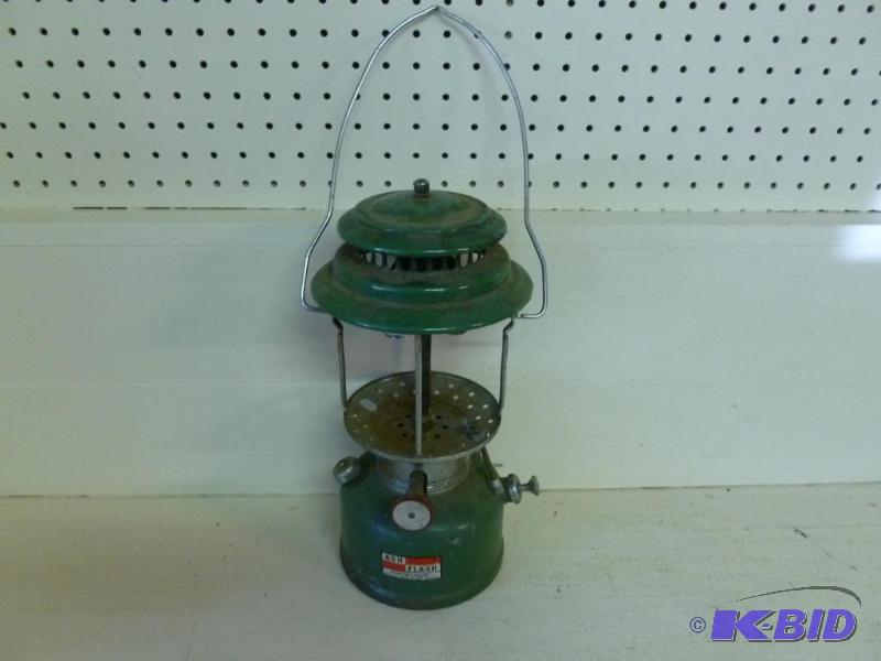 lot 180 image: Ash Flash double mantle duel fuel lantern, ne...