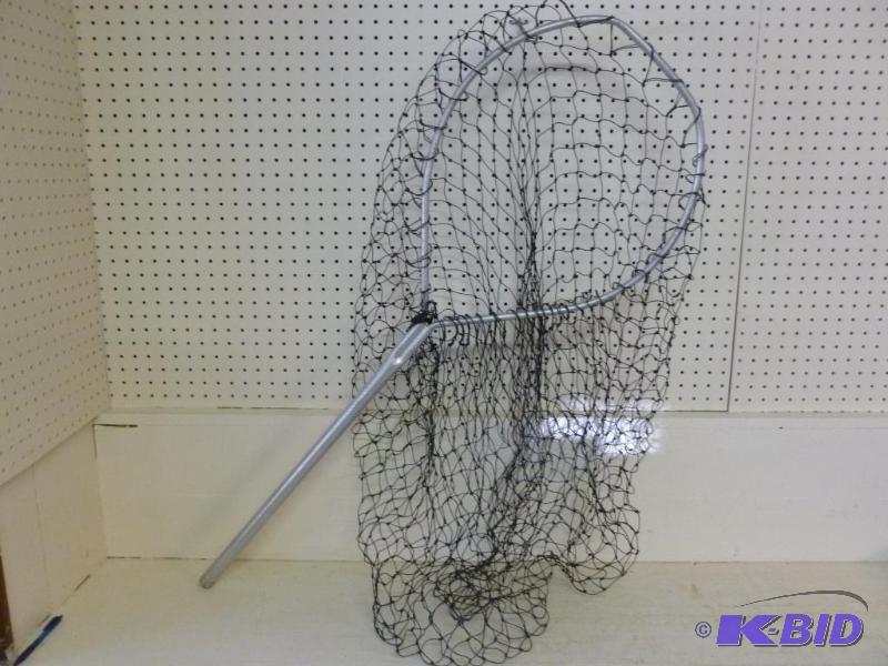 lot 182 image: Aluminum shaft fishing landing net that measu...