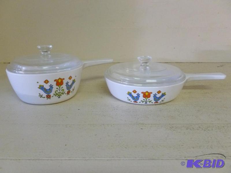 lot 187 image: Lot of two matching Corningware casserole dis...
