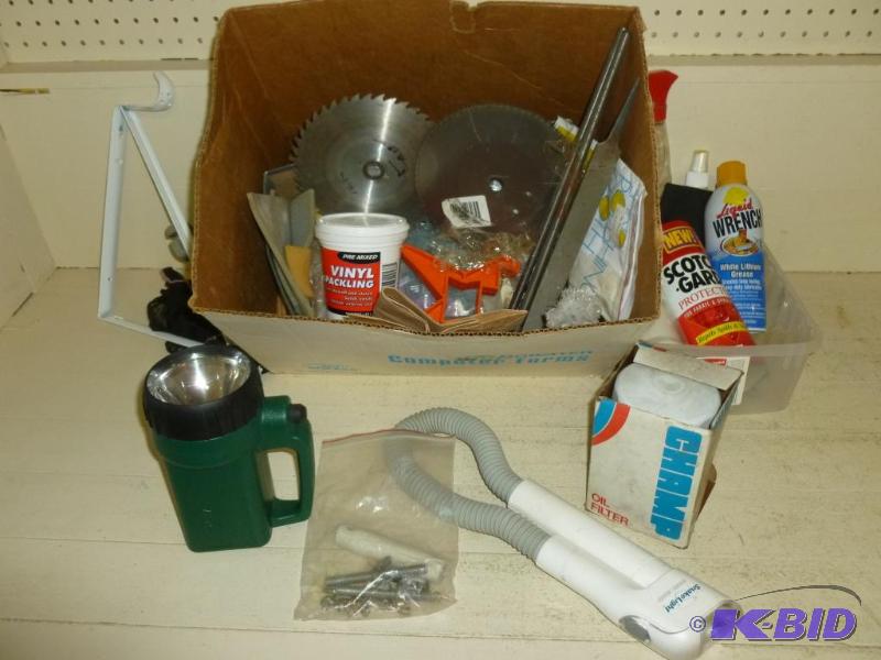 lot 194 image: Large lot of good items that includes a large...