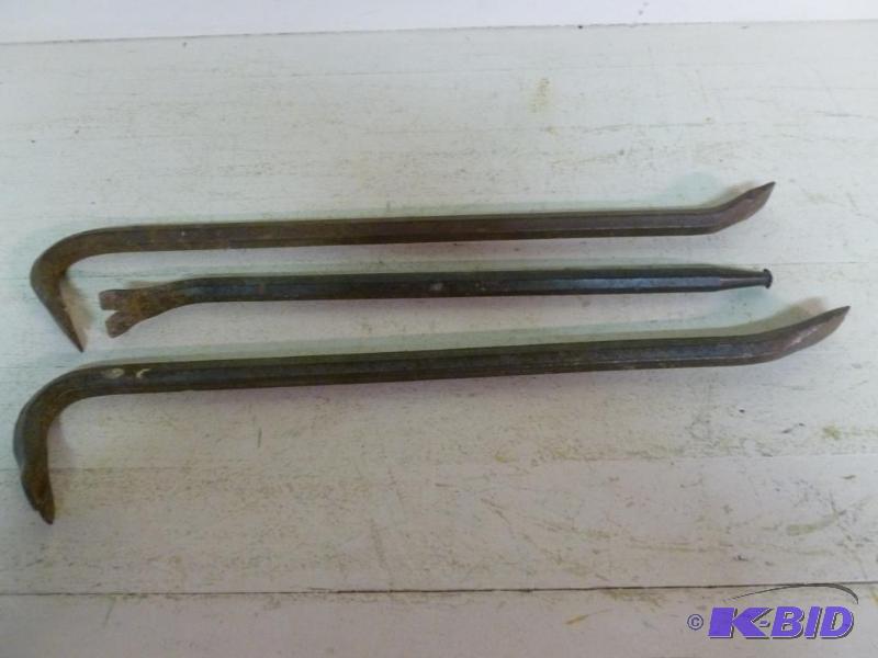 lot 202 image: Lot of three heavy duty steel wrecking bars, ...