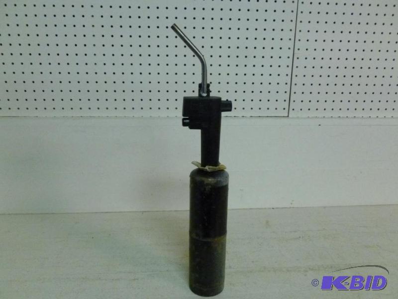 lot 205 image: Bernz O Matic TS 2000 propane torch....