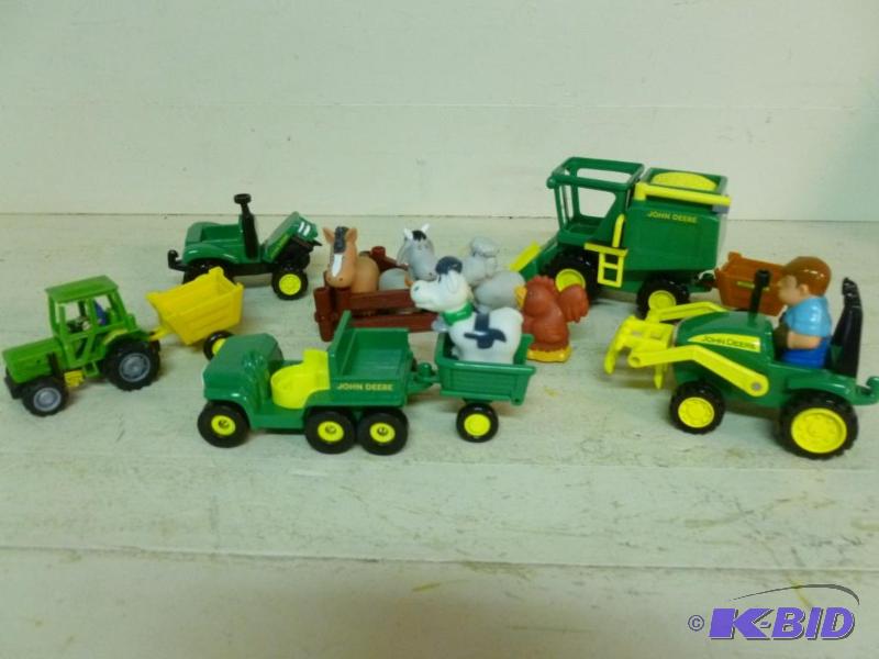 lot 211 image: Lot of four John Deere heavy gage plastic far...