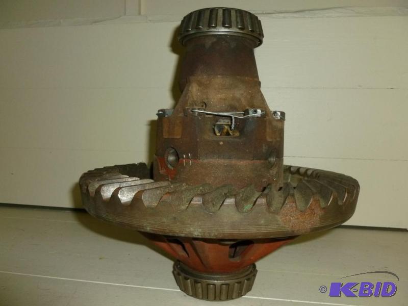 lot 214 image: Large Vintage Tractor Rear End Assembly, sell...