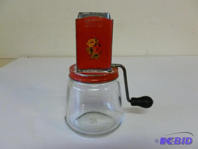 lot 77 image: Vintage 1949 Androck Uniform Nut Chopper, goo...