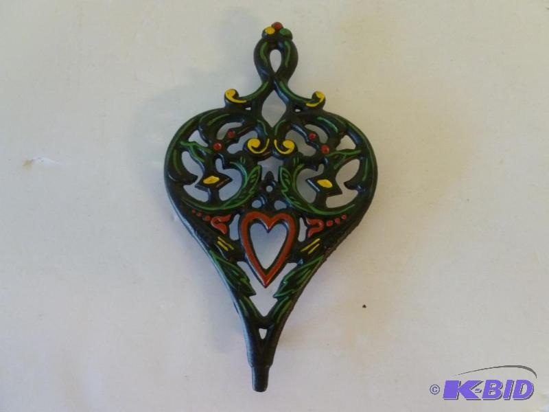 lot 80 image: Large Wilton cast iron wall trivet that measu...