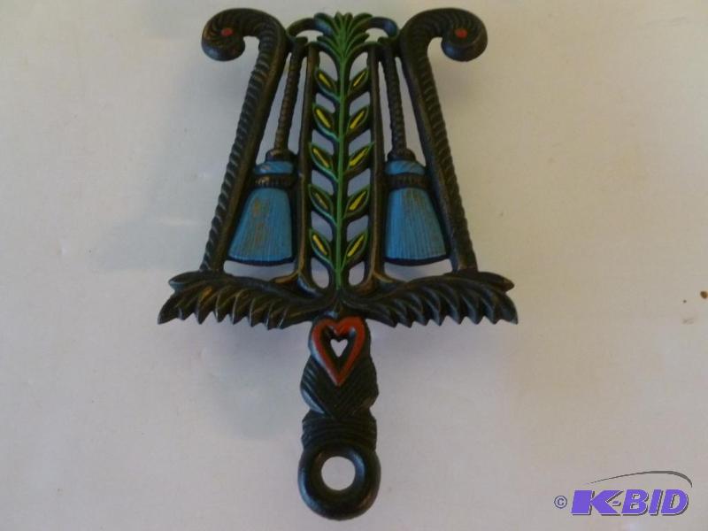 lot 83 image: Large Wilton cast iron wall trivet that measu...