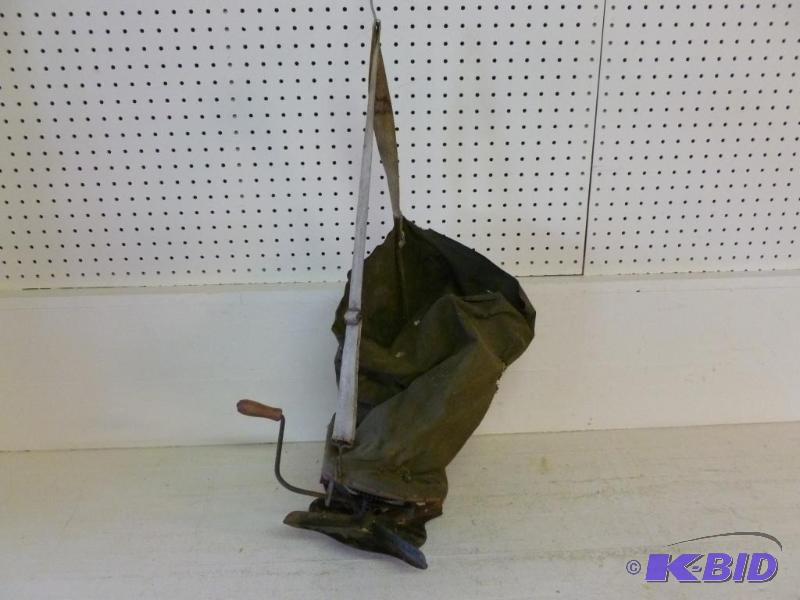 lot 95 image: Antique Cyclone hand seed sower, hand crank w...