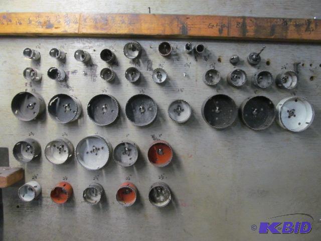 lot 128 image: 37 Hole Saw Kit  Features & Notes   Back...