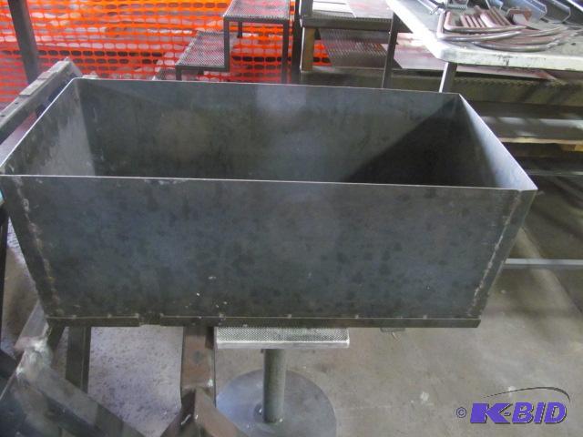 lot 31 image: Metal Box  Features & Notes   12" x...