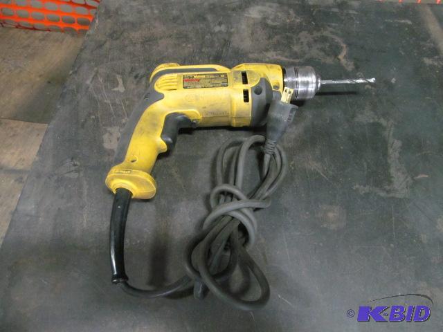 lot 78 image: Dewalt 38 Drill  Features & Notes   All...