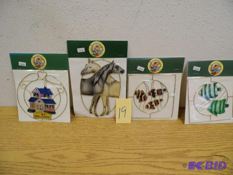 lot 19 image: 4 Sun Catchers