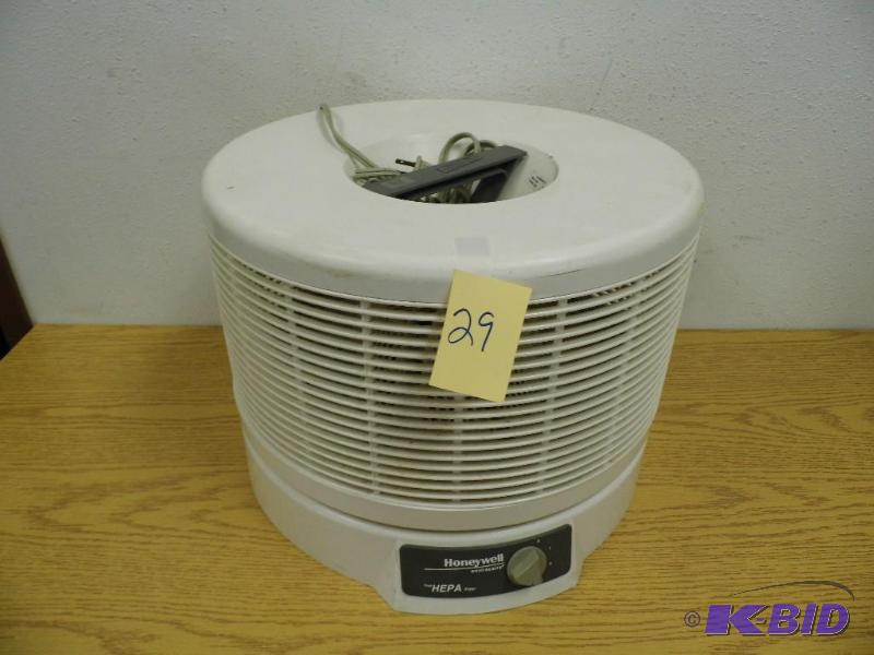 lot 29 image: Honeywell Enviracare Hepa Filter