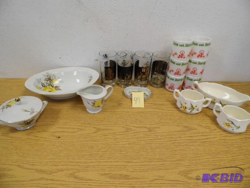 lot 49 image: Vintage Dishes