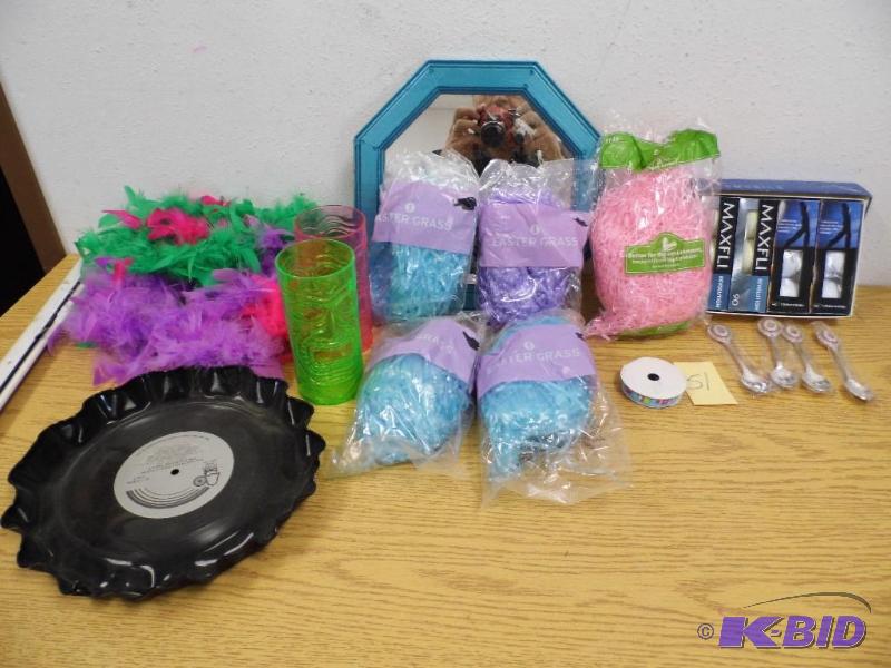 lot 51 image: Misc with Golf Balls & Hardees Sign