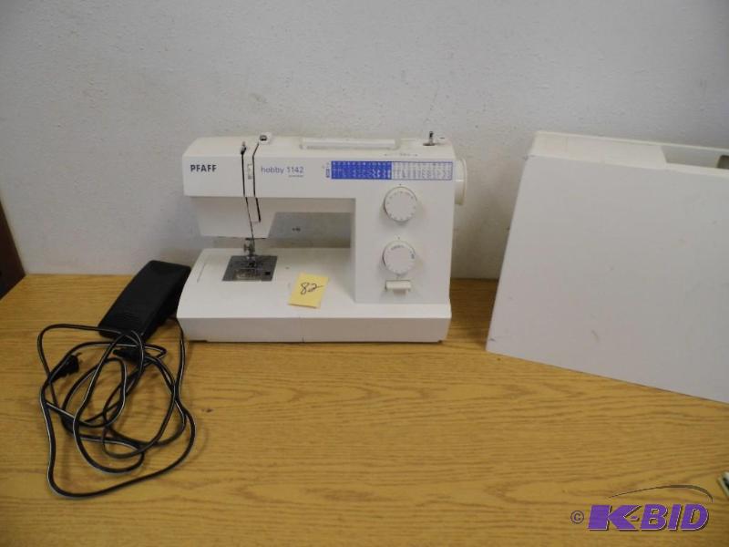 lot 82 image: Pfaff Hobby 1142 Sewing Machine