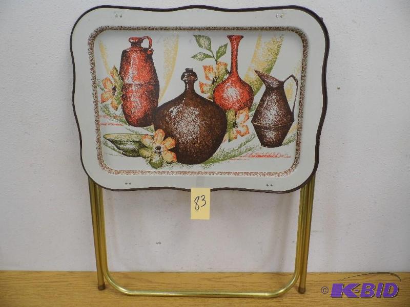 lot 83 image: 4 Vintage TV Trays