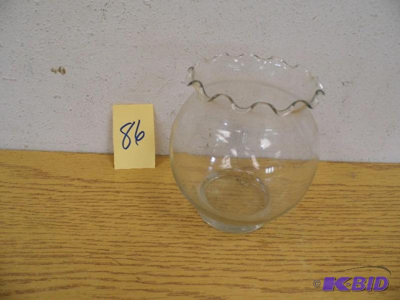 lot 86 image: 24 Rose Bowls