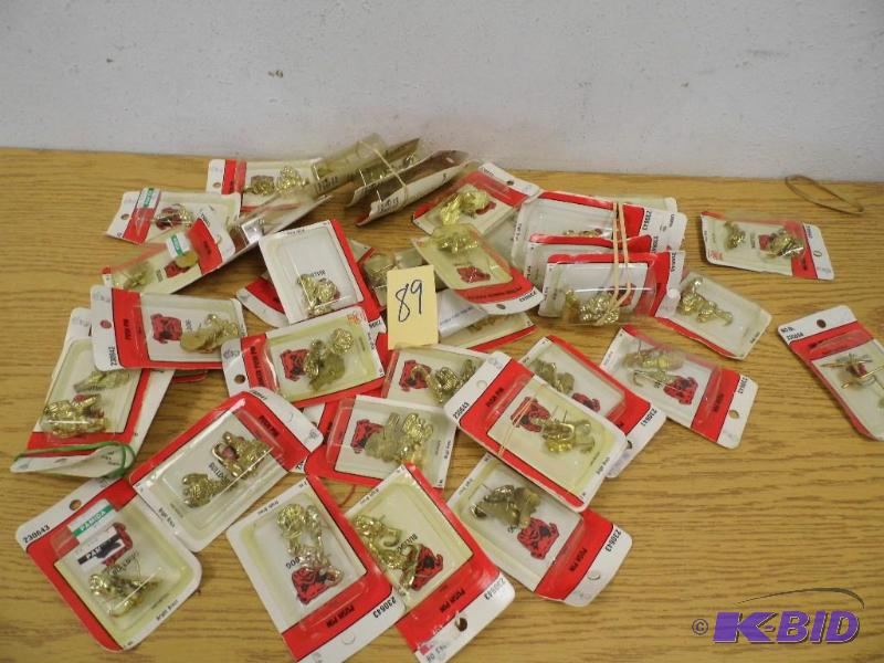 lot 89 image: Picture Hangers