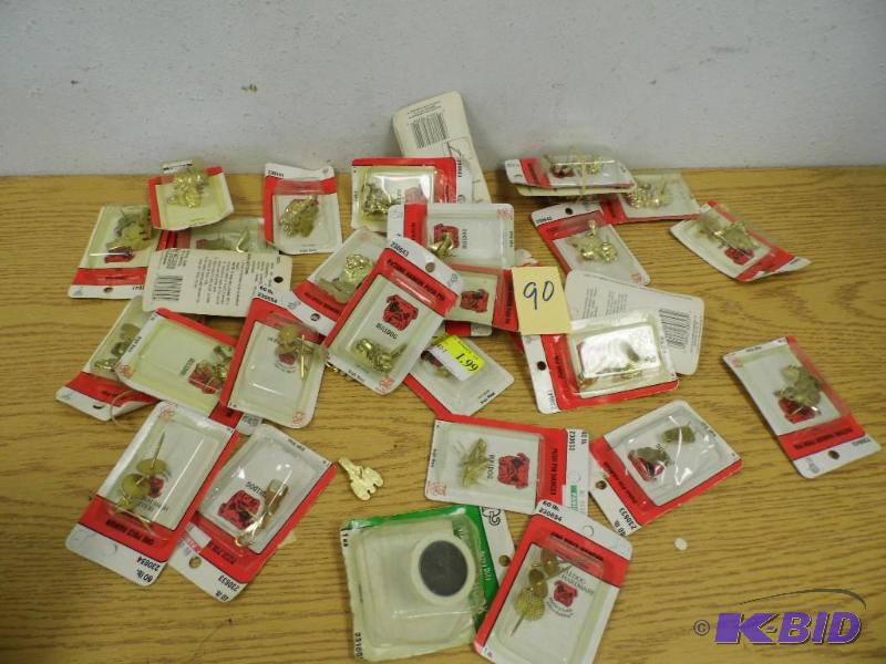 lot 90 image: Picture Hangers