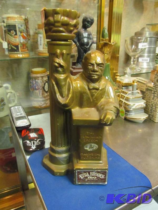 lot 12 image: Vintage 1969 Erza Brooks Whiskey Decantor