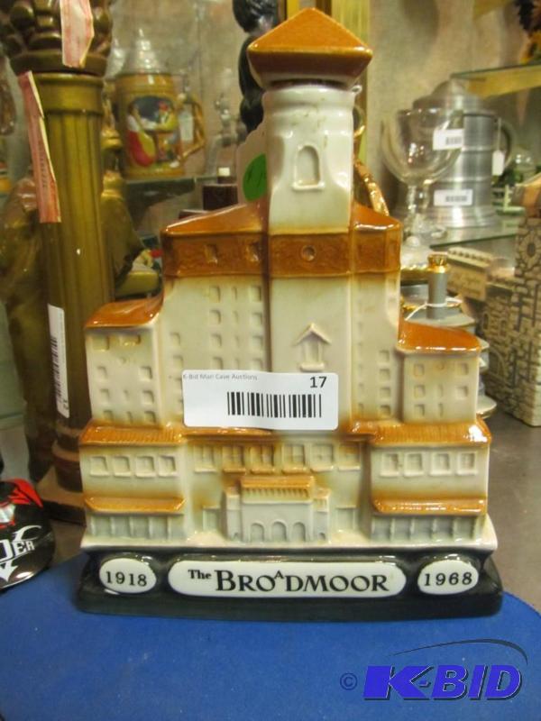 lot 17 image: Vintage 1968 Jim Beam 50th year anniversary decantor