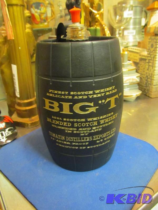 lot 18 image: Vintage Big T Leather barrel decantor