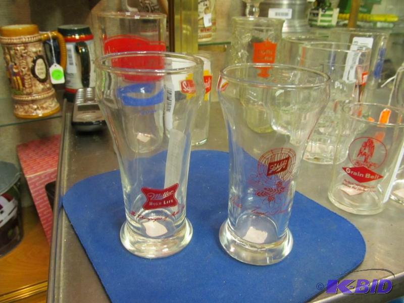 lot 35 image: Lot of 2 beer glasses