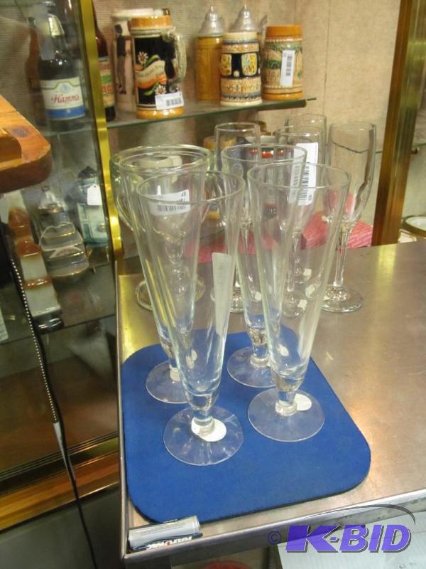 lot 50 image: Lot of 4 Champagne Glasses