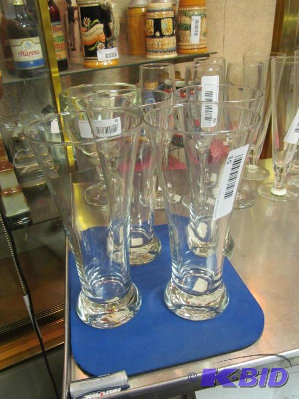 lot 51 image: Lot of 4 Large Glass Beer Glasses
