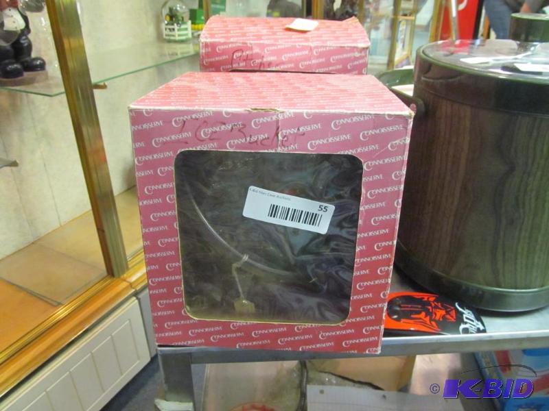 lot 55 image: Plastic Golf Ice Bucket 19th Green NEW