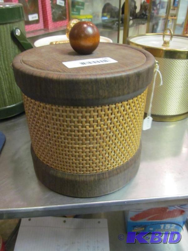 lot 58 image: Vintage Faux Wood Grained Ice Bucket