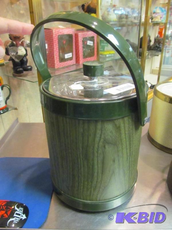 lot 59 image: Vintage Faux Green Wood Grained Ice Bucket